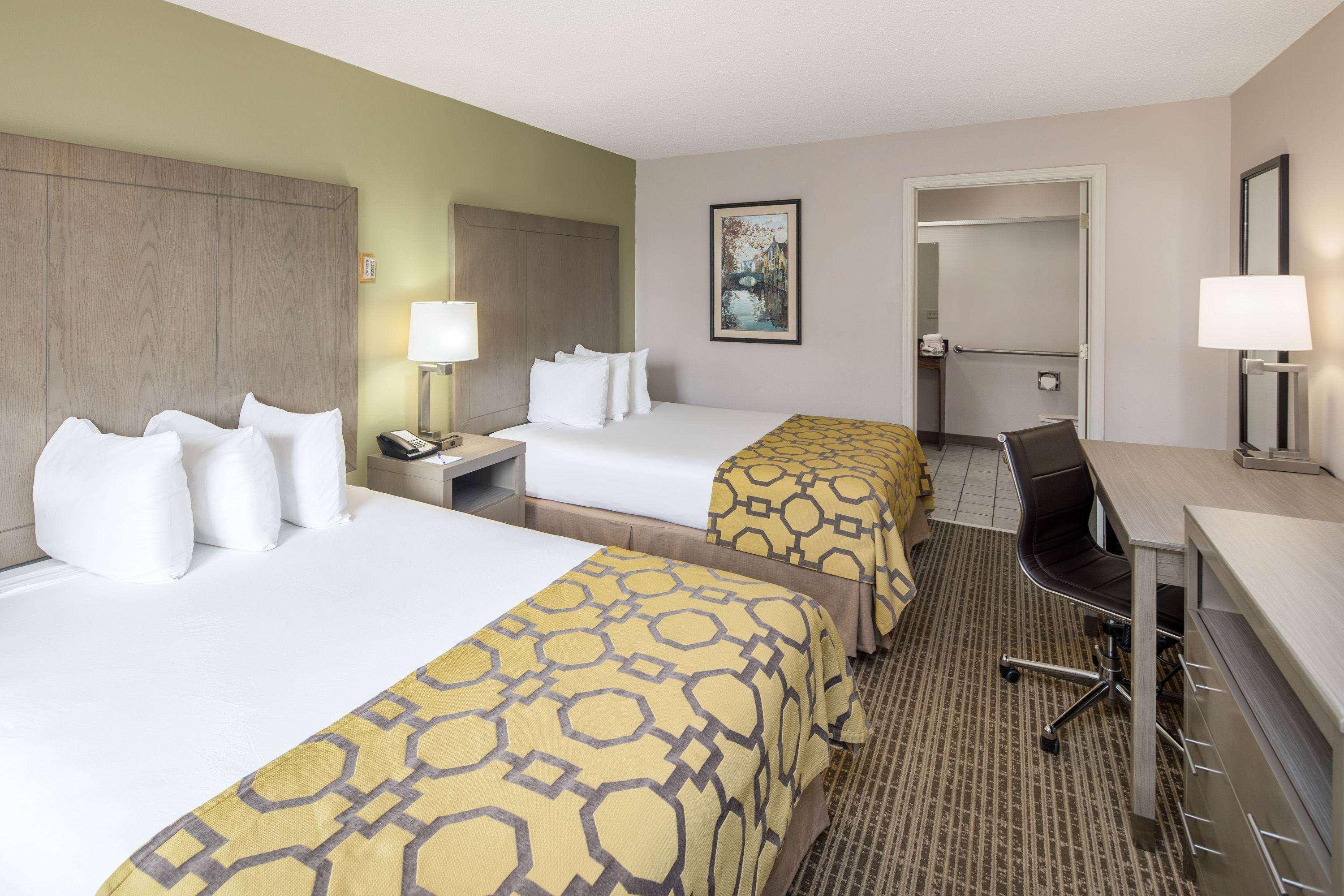 Baymont By Wyndham Cleveland Motel Eksteriør bilde